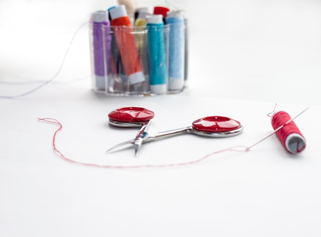 Detale igły i nici
